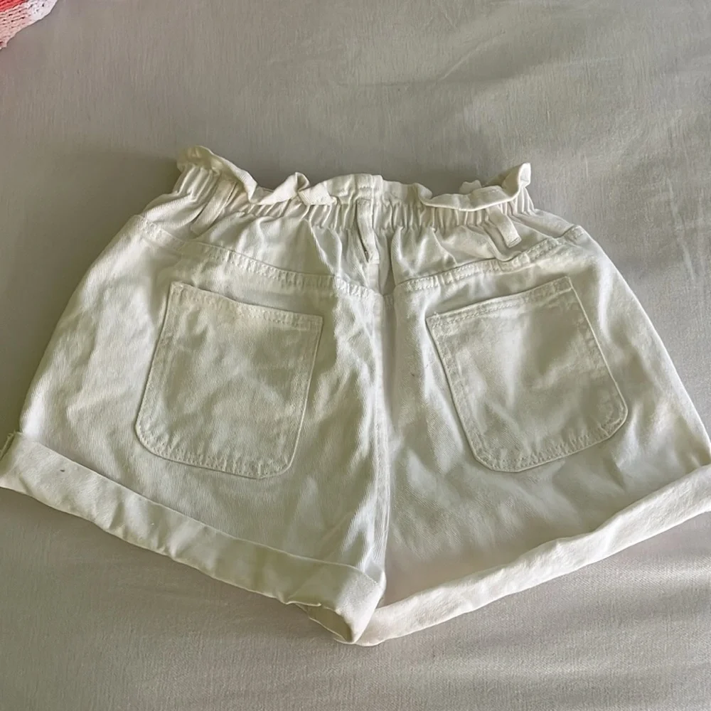 Princess Polly paper bag denim shorts - Picture 2 of 3